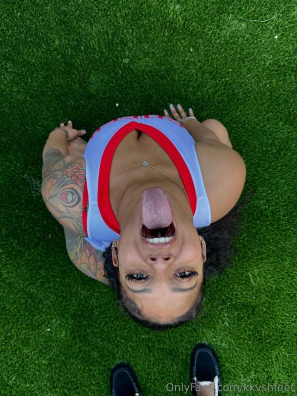 lets do it on the grass like this 👅 4
