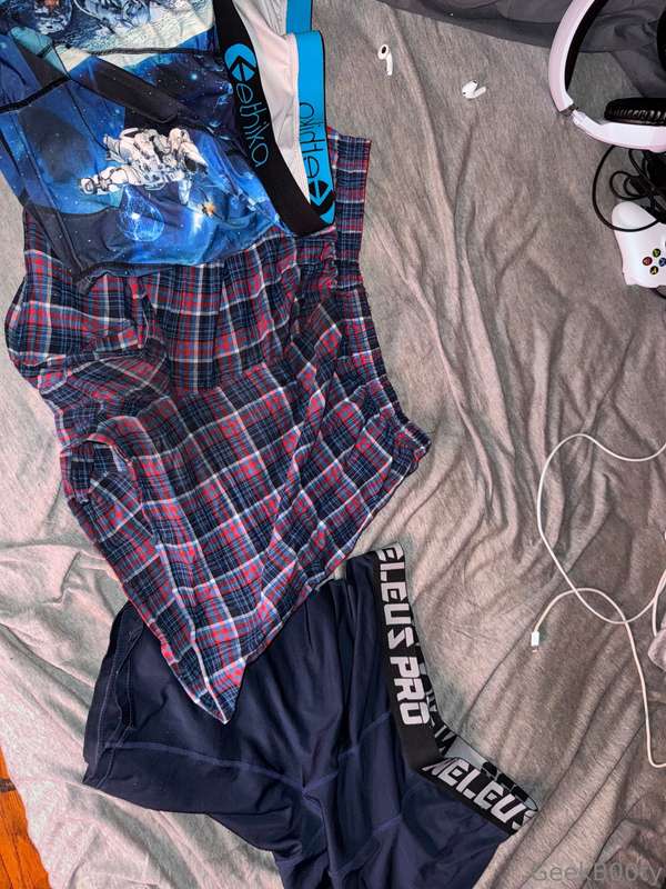 which of these should stuff this stank butt in to wear for t..