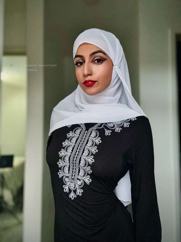 Aaliyah Unveiled: Hijabi Tales 

Aaliyah has always wanted t.. 4