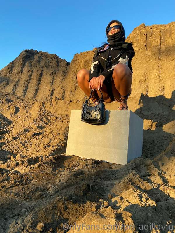 🗿