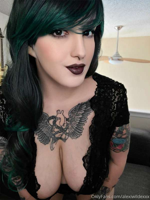 Alexiwildexxx - Onlyfans - 24 Oct, 2021 1