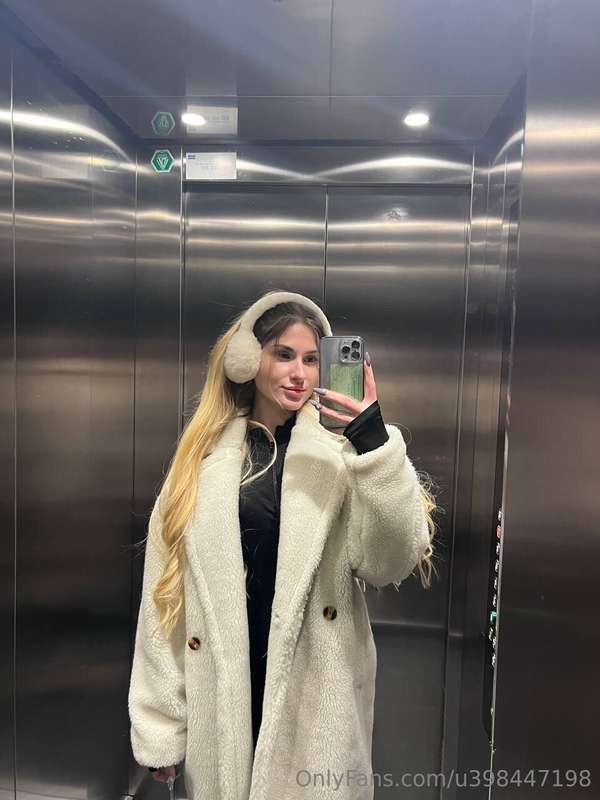 🧸🧸Today was a very cold day, I dressed very warmly and I was..