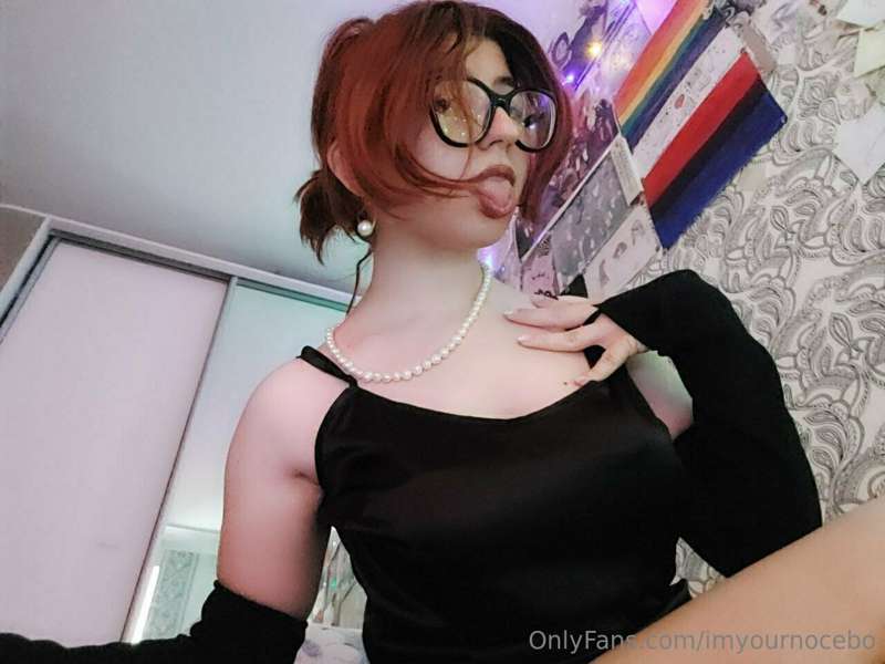 I bought a new dress, who wants to see what's underneath?😍😍
