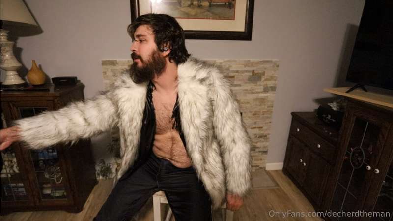 A cocky prick cumming in a fancy fancy outfit! Thanks for be..