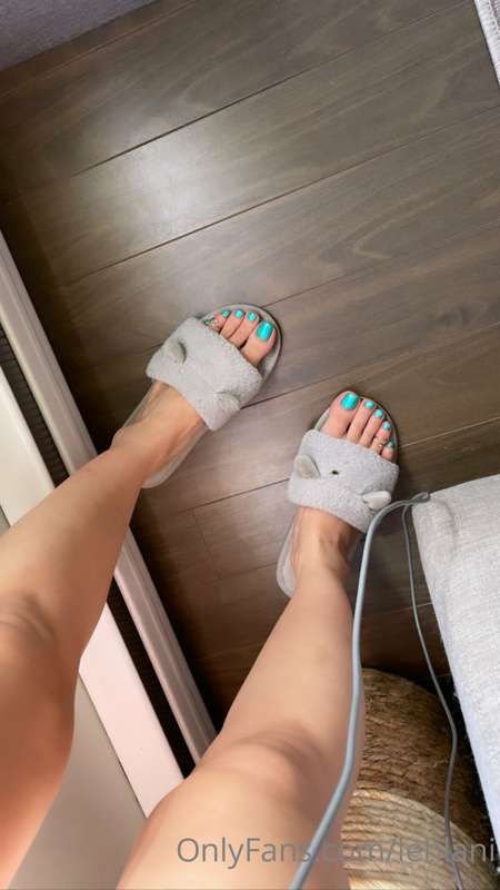Just toe pics 😜 more fun stuff coming soon. 10