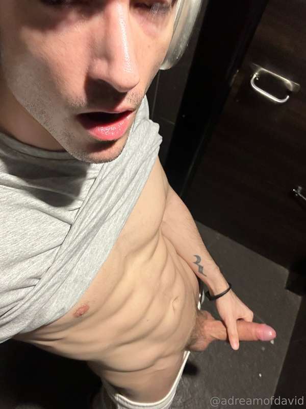 Horny at the gym 🙈 who wants to help me out?
