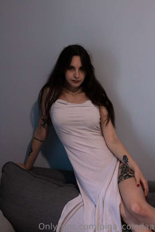 this dress is a little chilly, will you warm me up?😏😏
