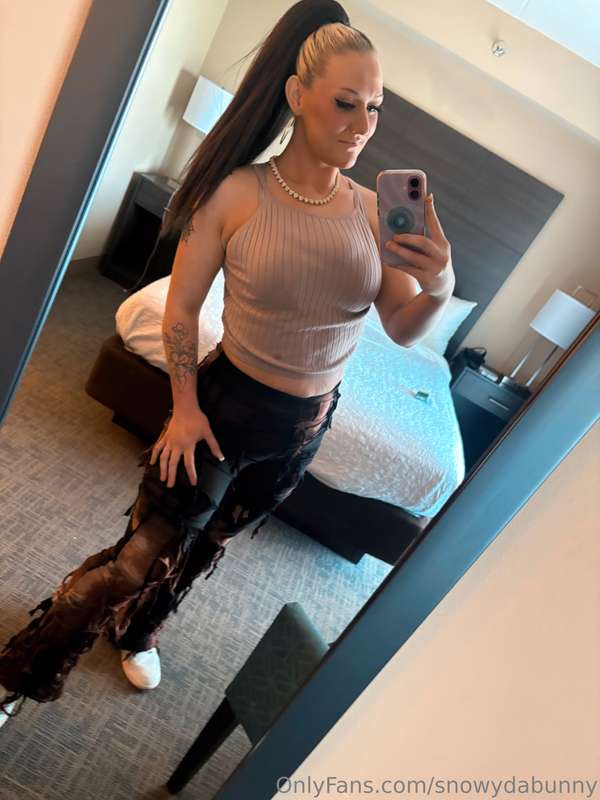 Hit my inbox for b/g content 😈& whats up yall 👑👑 2