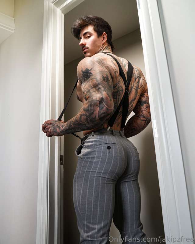 This boss is gonna put you to work 😉…My MATURE stuff 🔞👉 @Jak..
