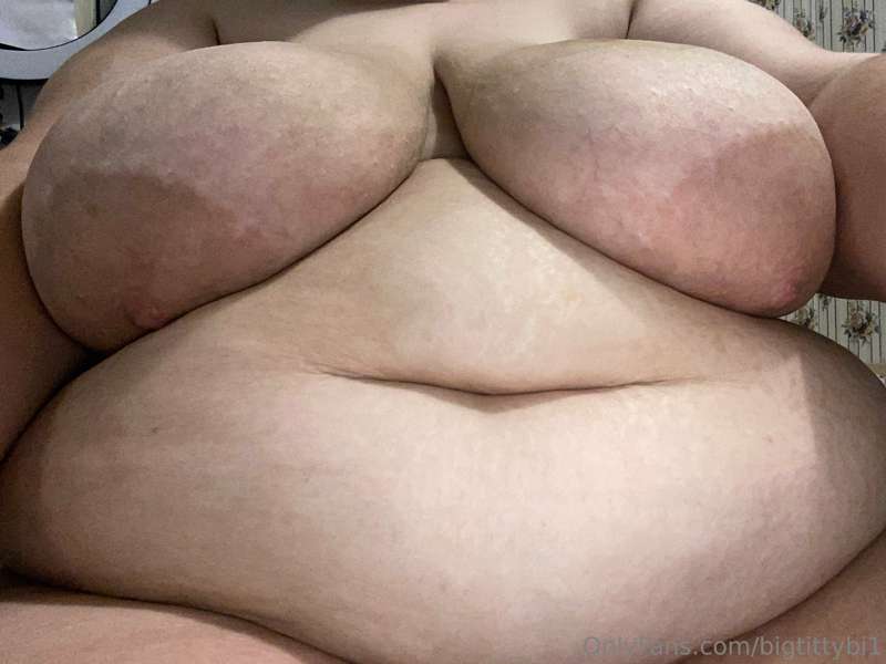Big belly after a huge Taco Bell dinner 😋😋 1