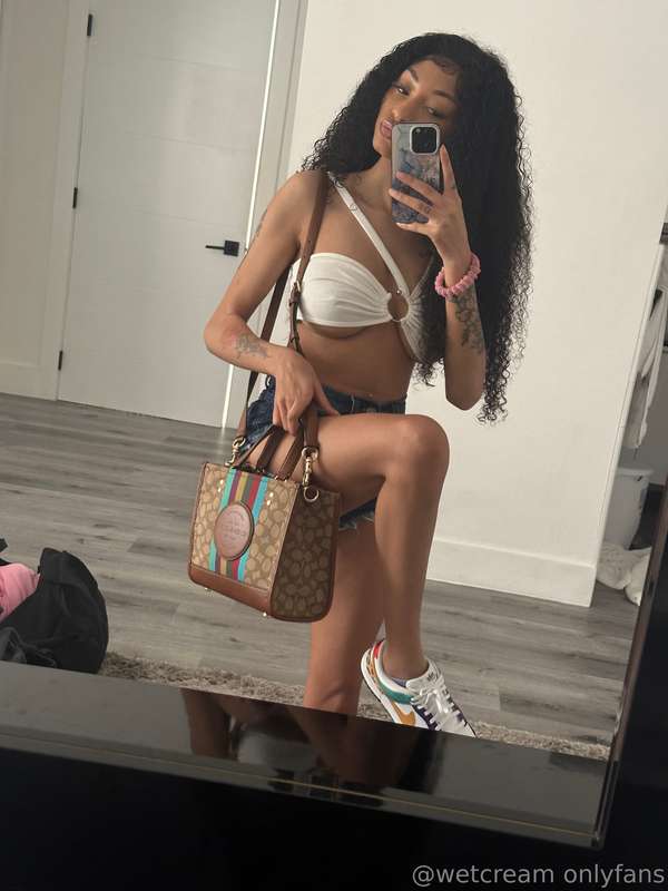 been out of town sorry 🌴💦💦 🦶🏽🦶🏽 17