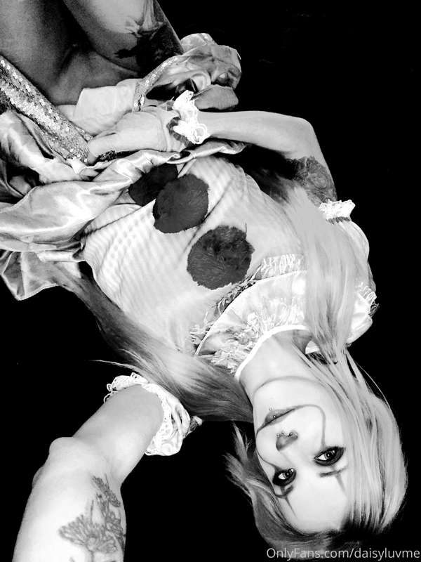 Wanna see the whole pretty kitty under this clown costume? P..