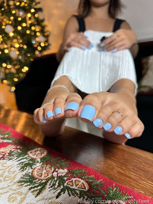 Anikaprettyfeet_ - Fansly - 30 Dec, 2024 15
