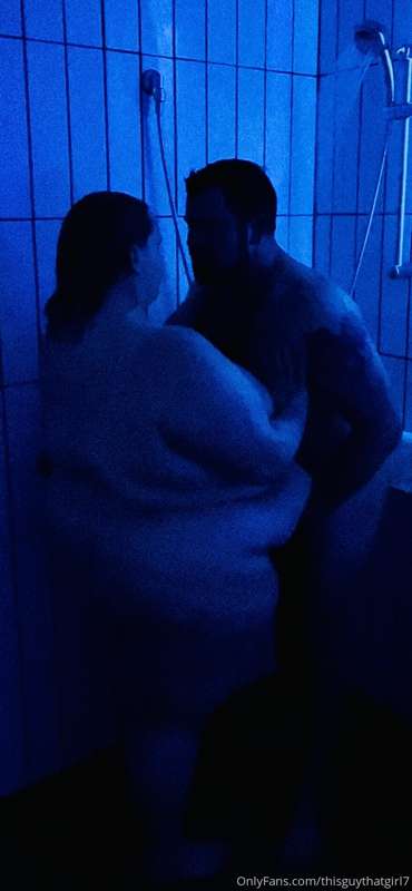 Things got super steamy (and sexy) in the hotel bathroom las.. 1