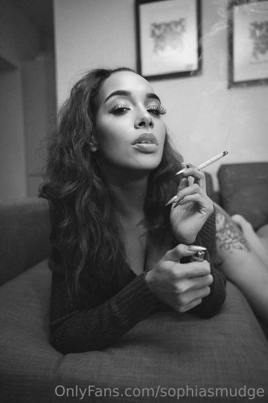 Do you like smoking content? 😏🚬