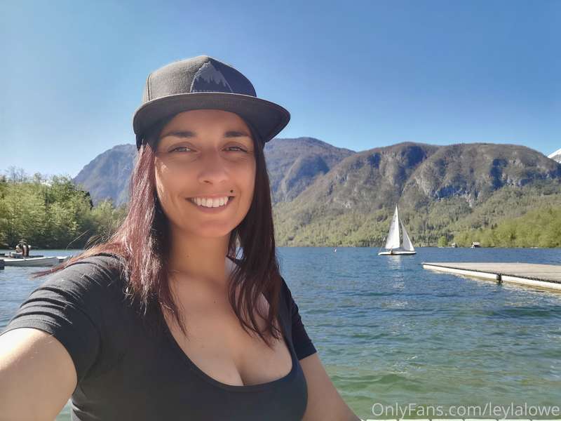 Check out my boobs 😉