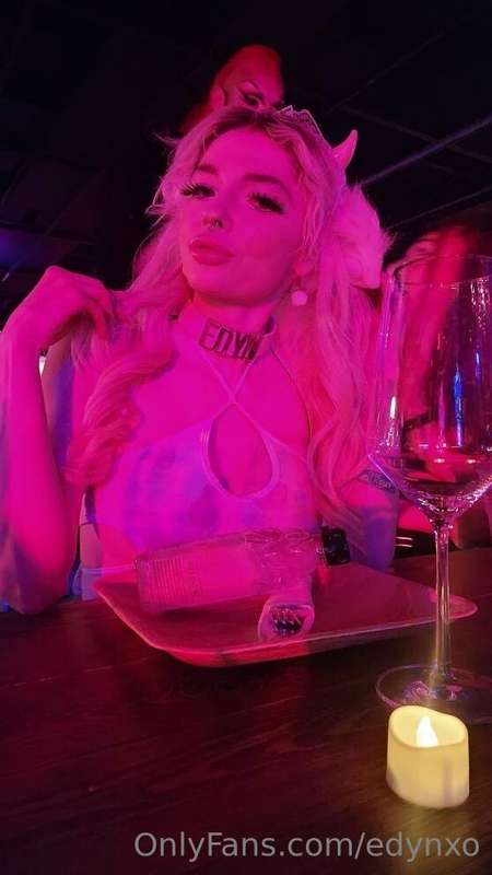 What would you cover me in?? 😇😇🐮🐄 milk or ur cum?? 🤔