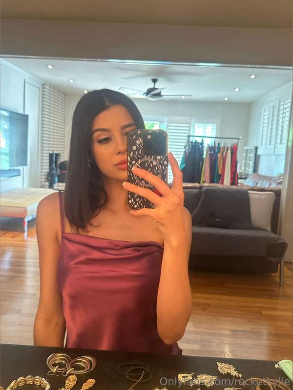Is this dress cute on me?🙈