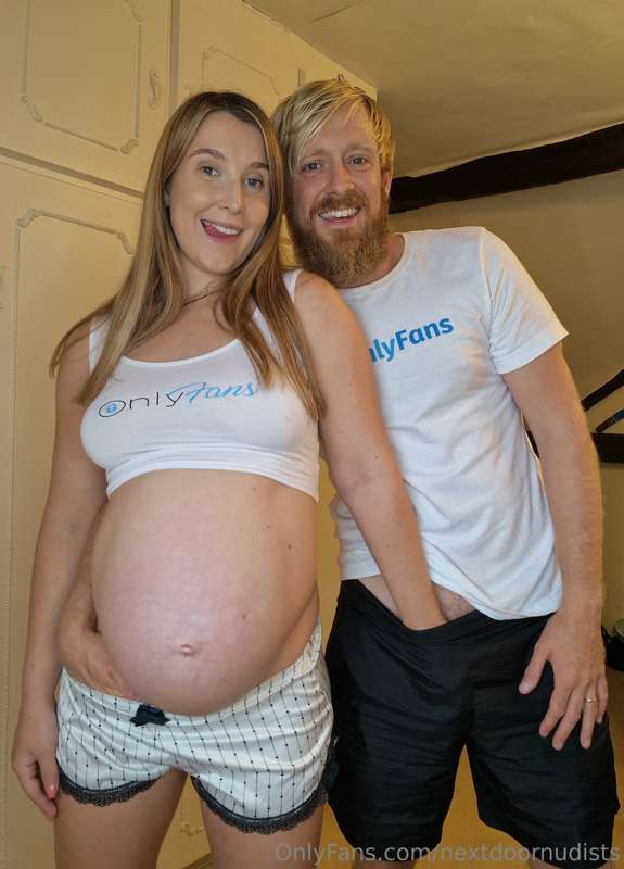 Hot Momma & Hot Daddy want to play with you 🤪💕 Want to get n.. 9