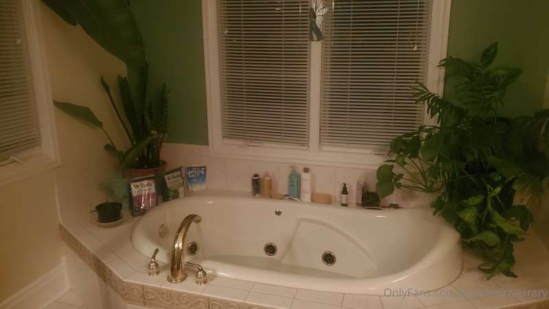 I finally got brave enough to ask my friend to use her bath ..