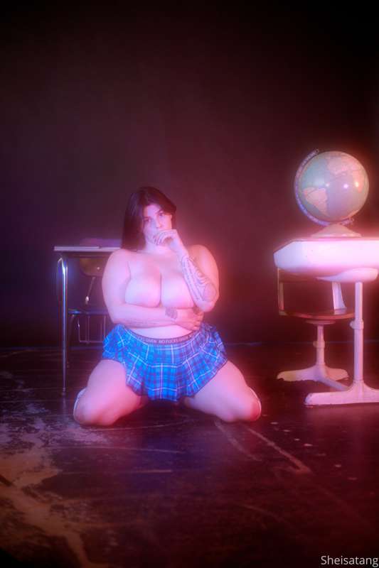 School girl needs to be taught a lesson! I am taking the wee.. 9