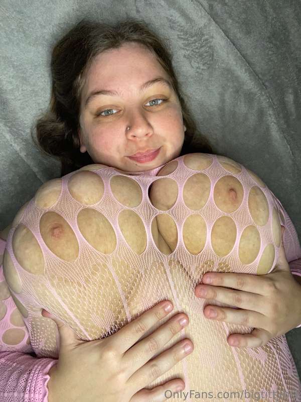 pretty face & pretty tits!😇💕 4