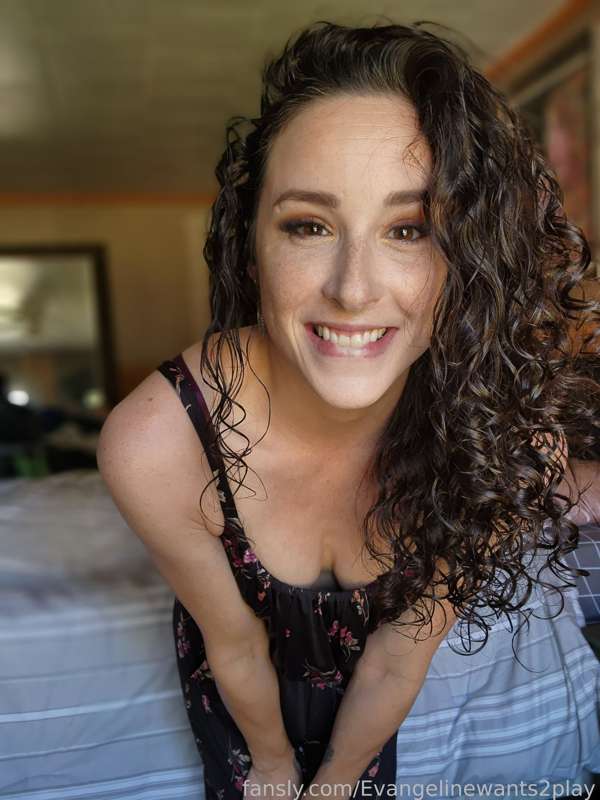 Evangelinewants2Play - Fansly - 04 Jun, 2022 2