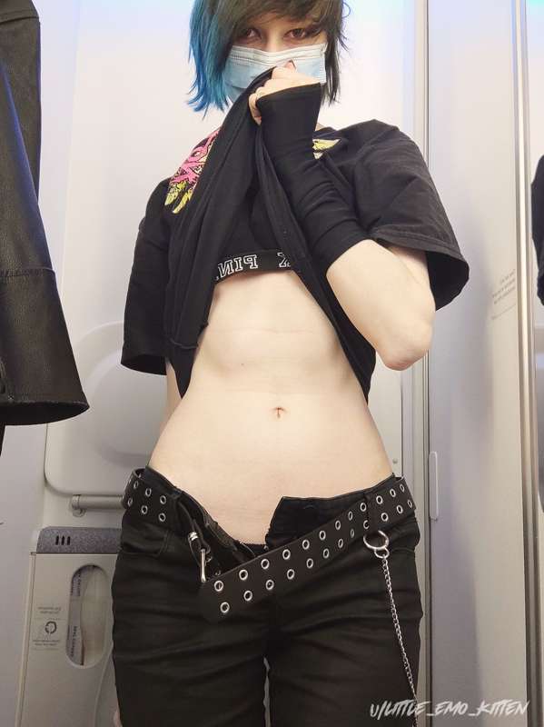 Little_Emo_Kitten - Fansly - 20 Apr, 2022 1