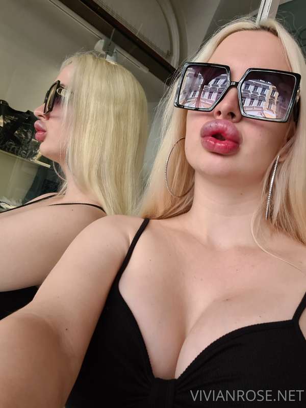😜 Watch me get naughty on my VIP Onlyfans @vivianroseofficia..