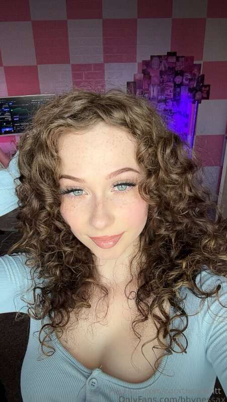 Are you ready to discover your next FUN-SIZED internet girlf.. 3