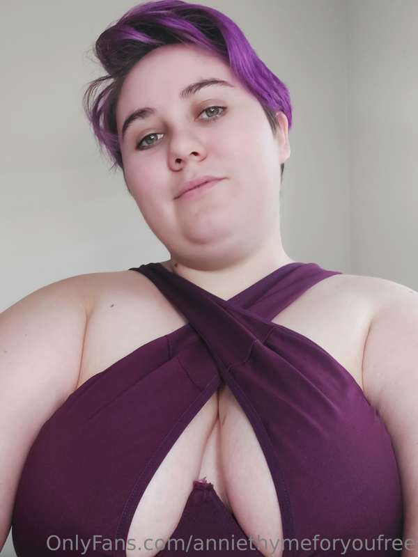 Hmmm which do you think is the better pic? Dirst or second?