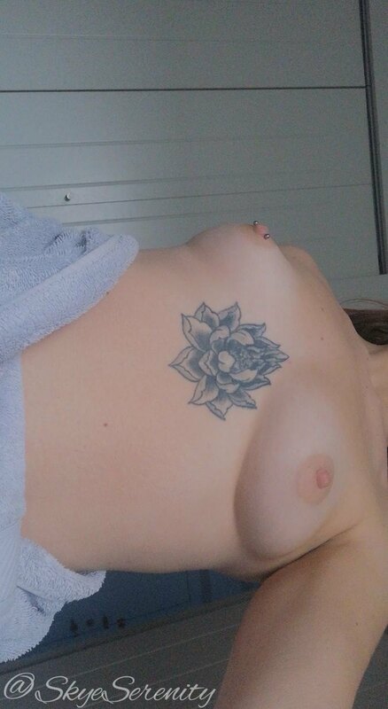 Happy Tittie Tuesday ?
Fresh outta the shower ? 2