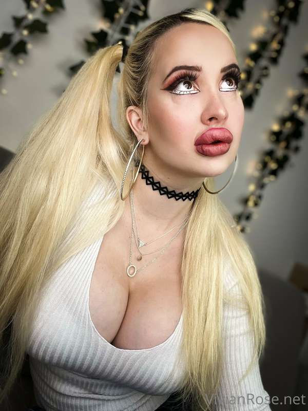 Like the view? 😉 @vivianroseofficial