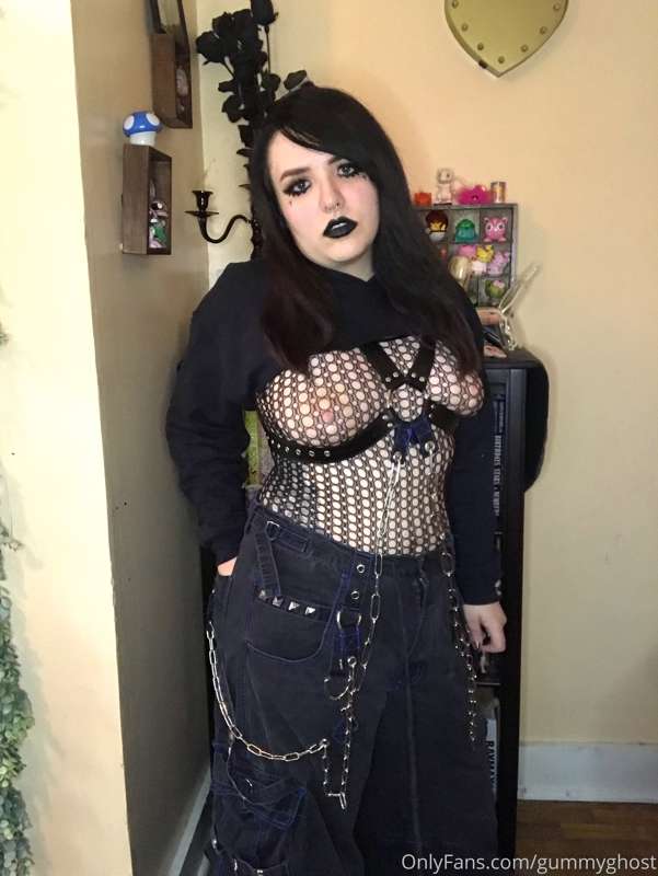 What happens when you get your goth gf home 🥀 16