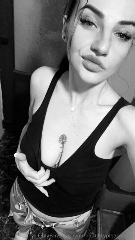 Some black and white pic’ . Do you like it bon’? 😘😏
