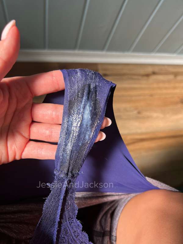 **Swipe if you like DIRTY creampied panties** 😈
These pantie.. 4
