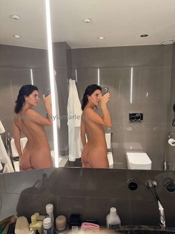 🇮🇹 Foto di rito nel bagno dell’hotel 😏-🇬🇧 Bathroom selfies i.. 4