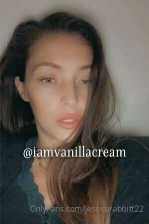 @iamvanillacream she really like yummy  ICE CREAM😜🍡🍭You just..