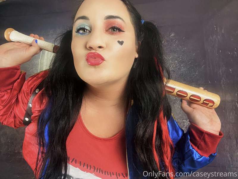 Harley Quinn clip just dropped on Curvage! 💙❤️ Who wants to .. 3