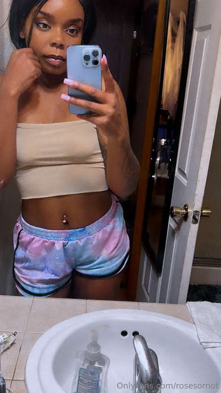 a non explicit photo 🤭🤌🏾