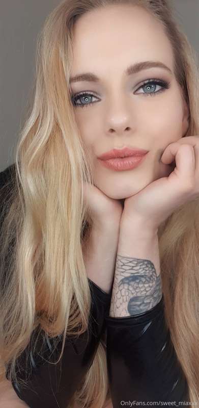 Would you kiss me? I‘d suck your cock …🍆👄