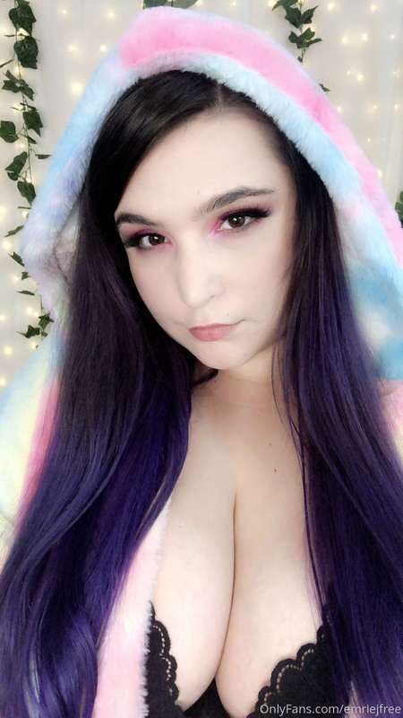 Welcome to my brand new *free* OnlyFans account!  I'll be po.. 2