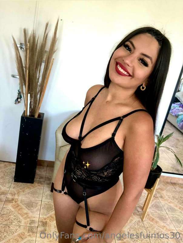@xxcleopatraxx @xxcleopatraxx🍷 Brunette latina 👸🏽 I tell you..