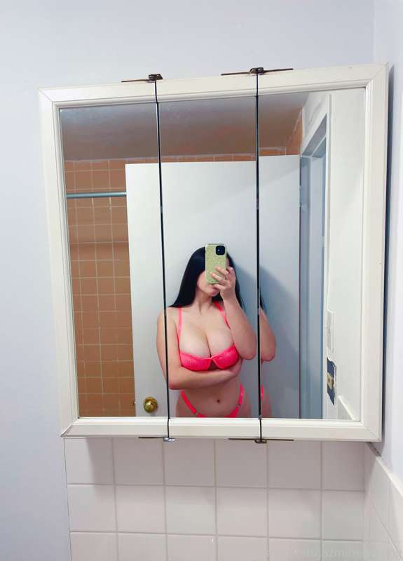 Just finished my semester😍 bring your requests to mommy 💦