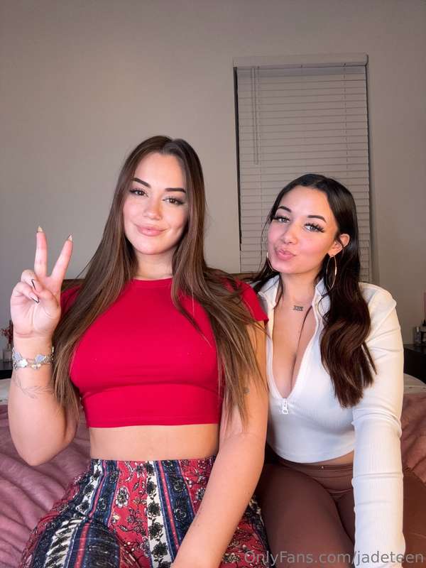 Took pics with my new friend @lildernn 🍒 Do you prefer titti..