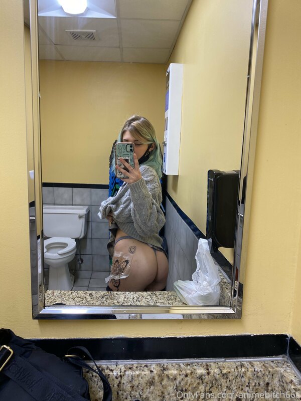 gas station nudes hehe 1