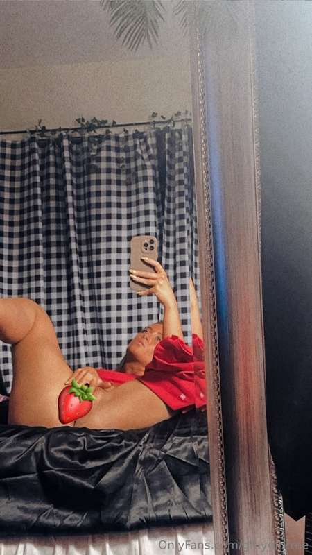 new video coming out to your dms 🍓🥰🤍