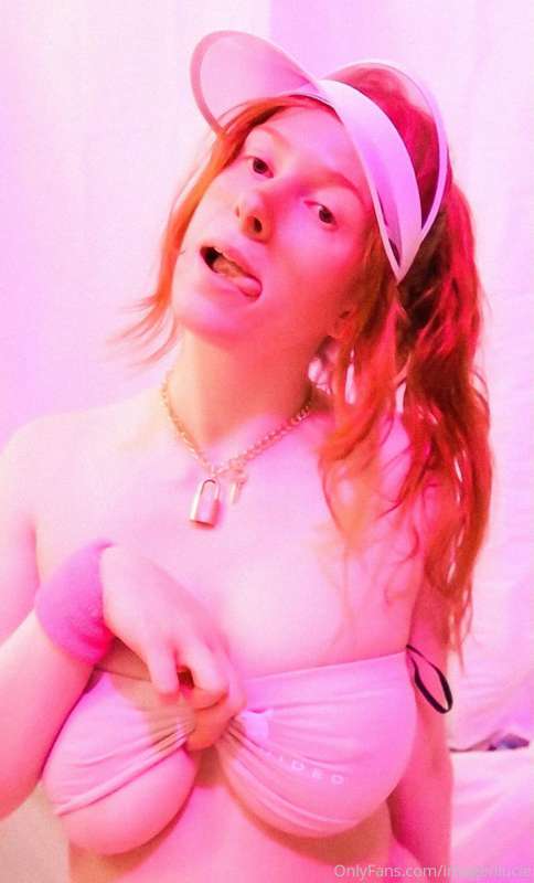 This top is a taaad risky for tennis playing😜😈 3