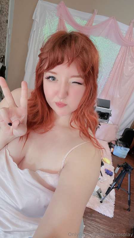 Cleaning, organizing and editing photos today :3 but in betw.. 4