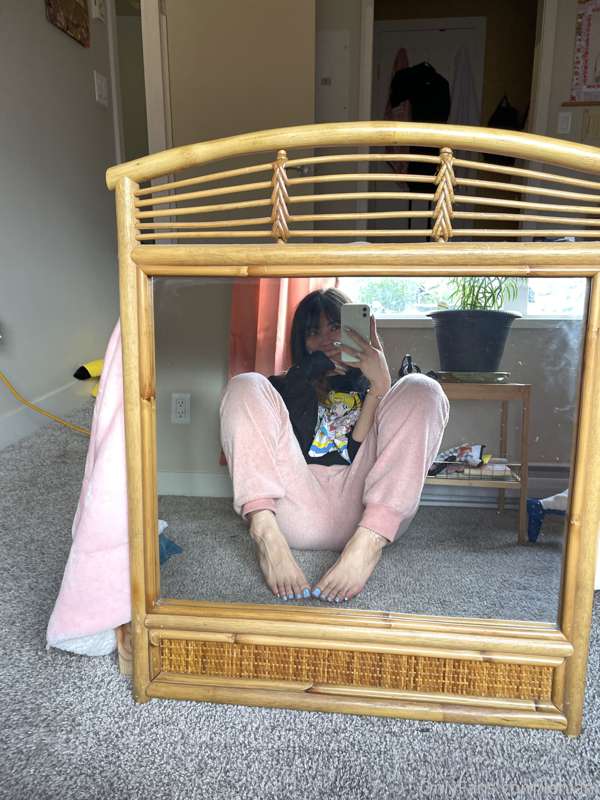 You could fit me in a tiny box the size of this mirror 😜 2